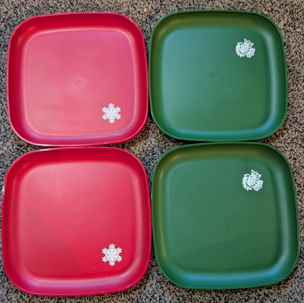 Vintage Christmas Tupperware Red And Green Plates